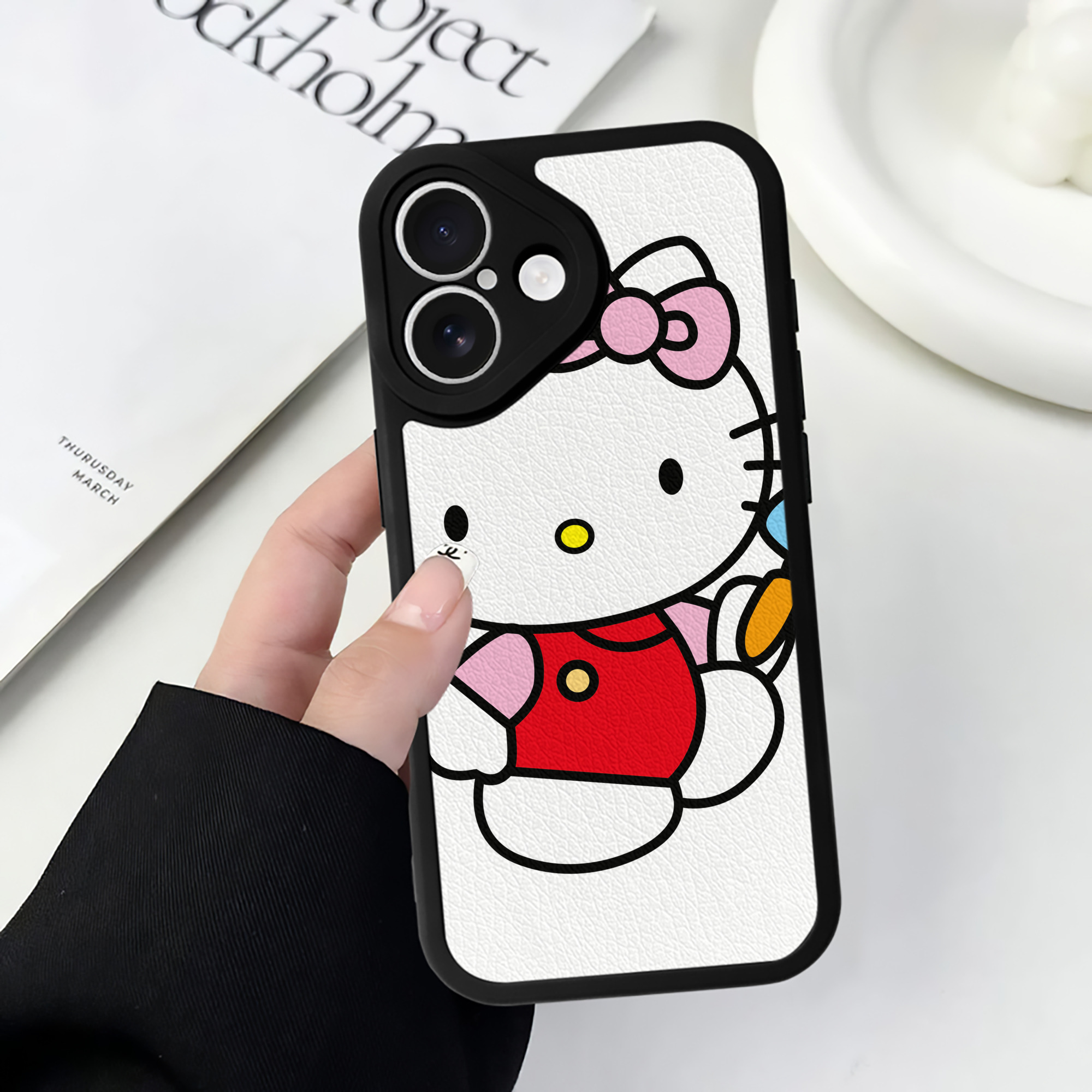 （画像用） Hello Kitty ハローキティ 【iPhone 16シリーズ対応】シリコンスマホケース（レザー調） 材質：シリコン